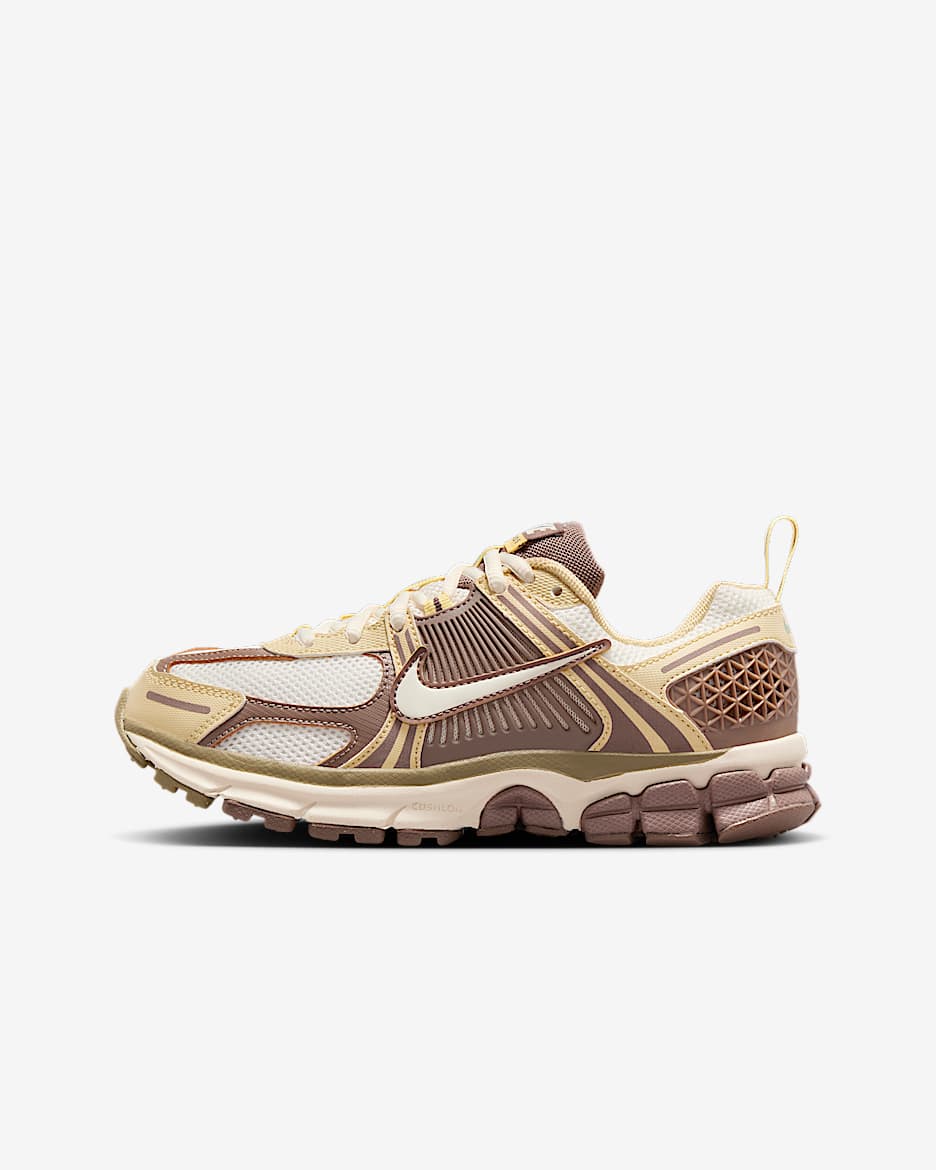 シューズ・サンダルその他 Nike Vomero 5 Junior Shoes HV6009-111 Nike Vomero 5 Big Kids' Shoes. Nike.com